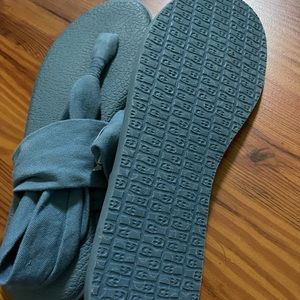 Sanuk Yoga sling sandals